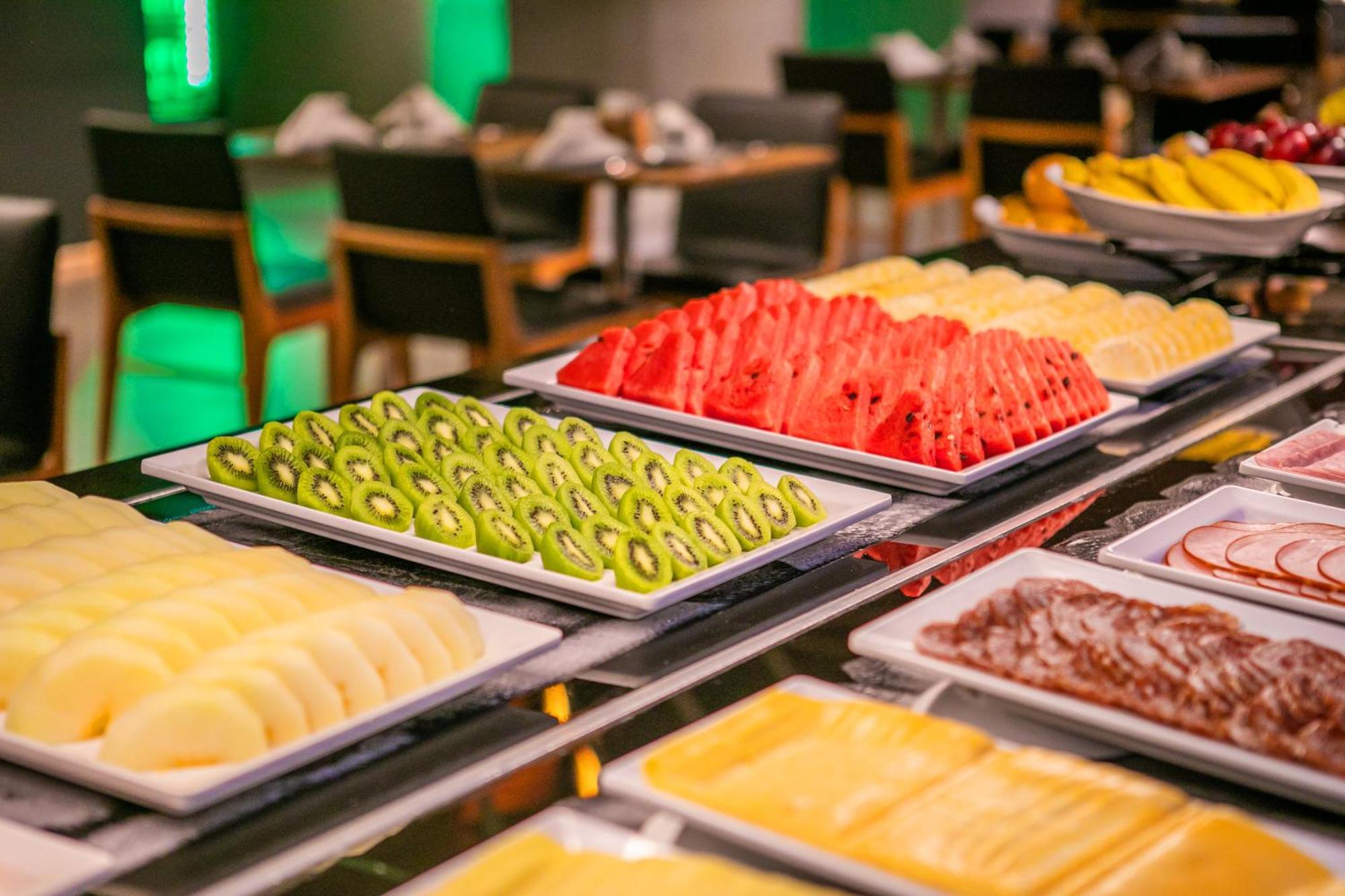 Melia Brasil 21 Hotel Brasília Buitenkant foto Fruit at a buffet